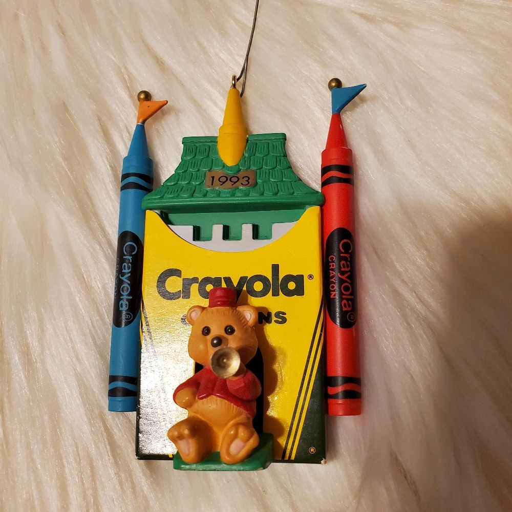 Crayola 1993 Bear Ornament with Blue and Red Crayons GUC